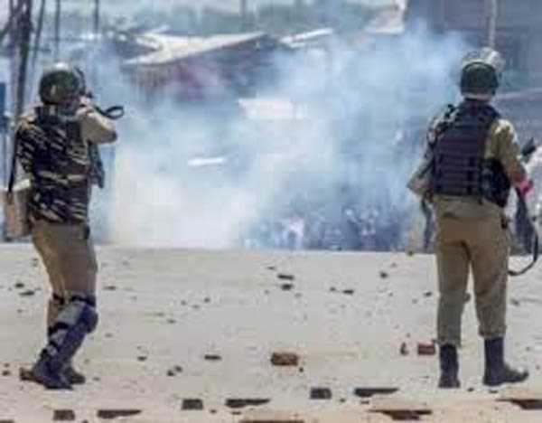 मुठभेड़स्थलों से मिलने वाले बम कहर बरपा रहे कश्मीर में मुठभेड़स्थलों से मिलने वाले बम कहर बरपा रहे कश्मीर में